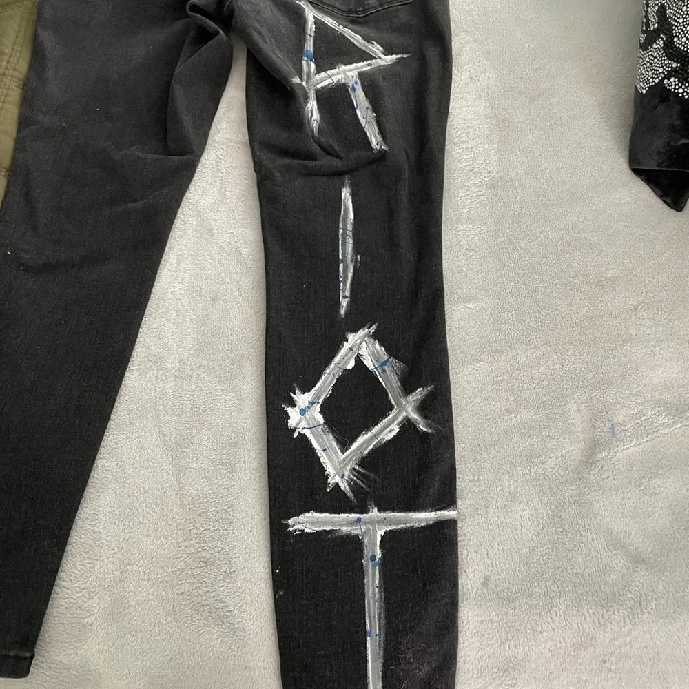 Hand painted jeans - Picture 3 of 4